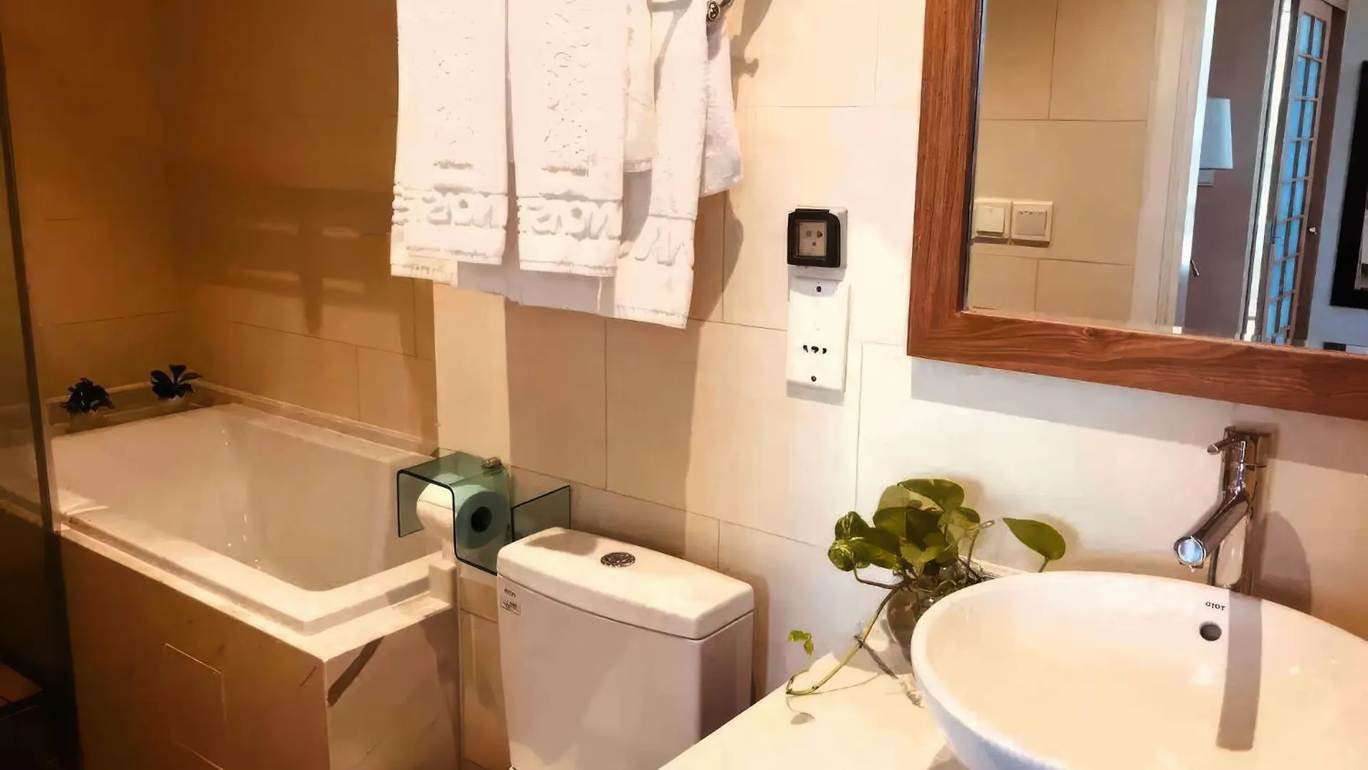 The Lancaster Suites - Japan Town D1 Ho Chi Minh City 0*,  Vietnam