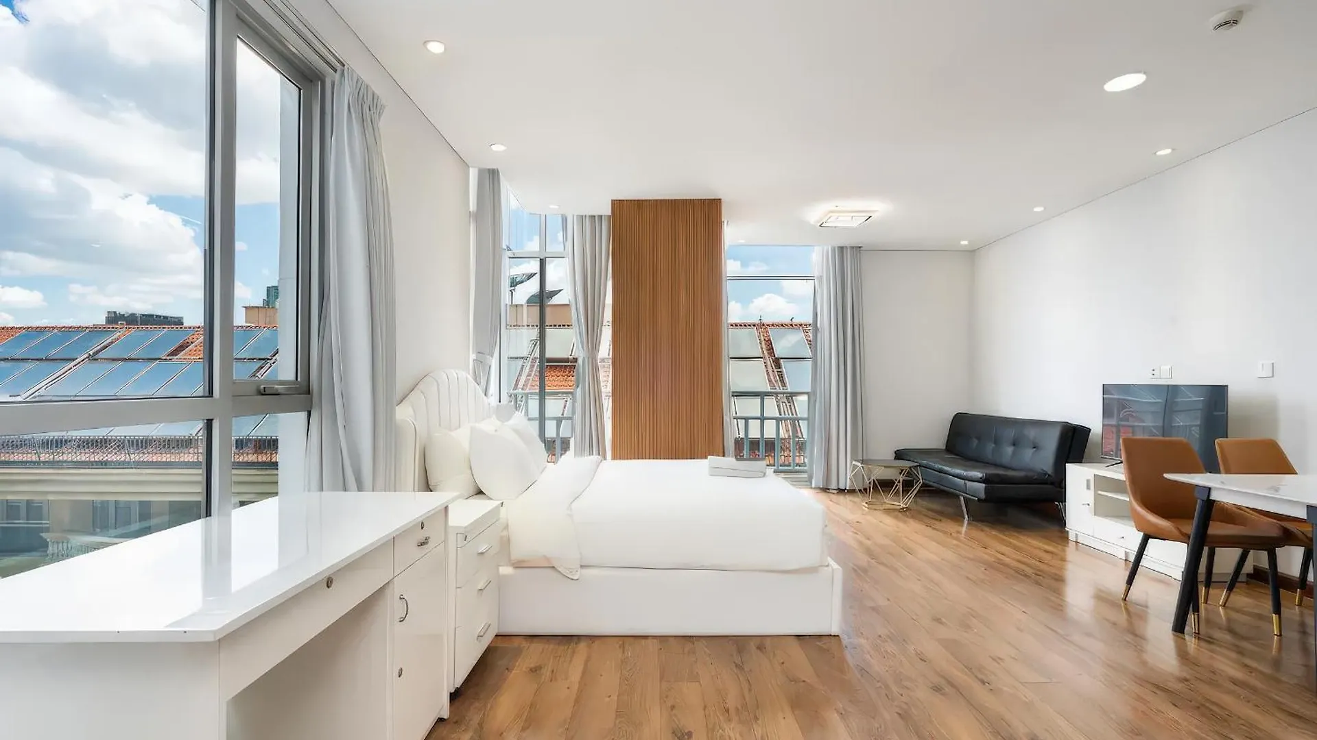 The Lancaster Suites - Japan Town D1 Ho Chi Minh City Apartment